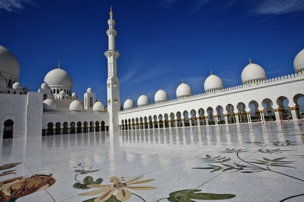 Abu Dhabi-Moschee. Weißes Gebäude