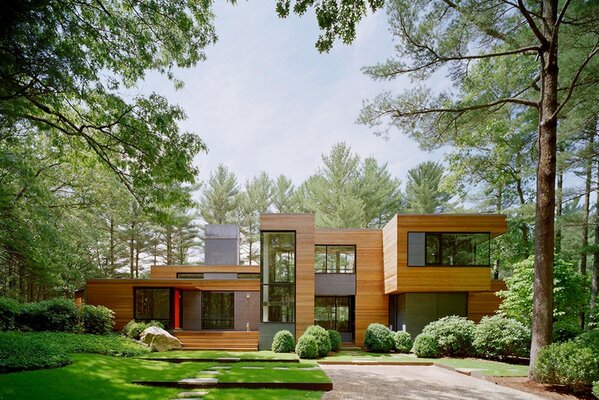 Maison de campagne moderne avec fenêtres panoramiques