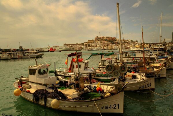 Barche nelle isole Baleari. città MARINA. porta