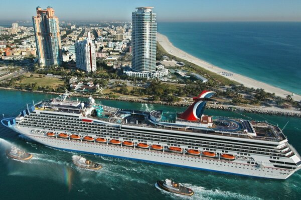 A ship on the ocean in Miami