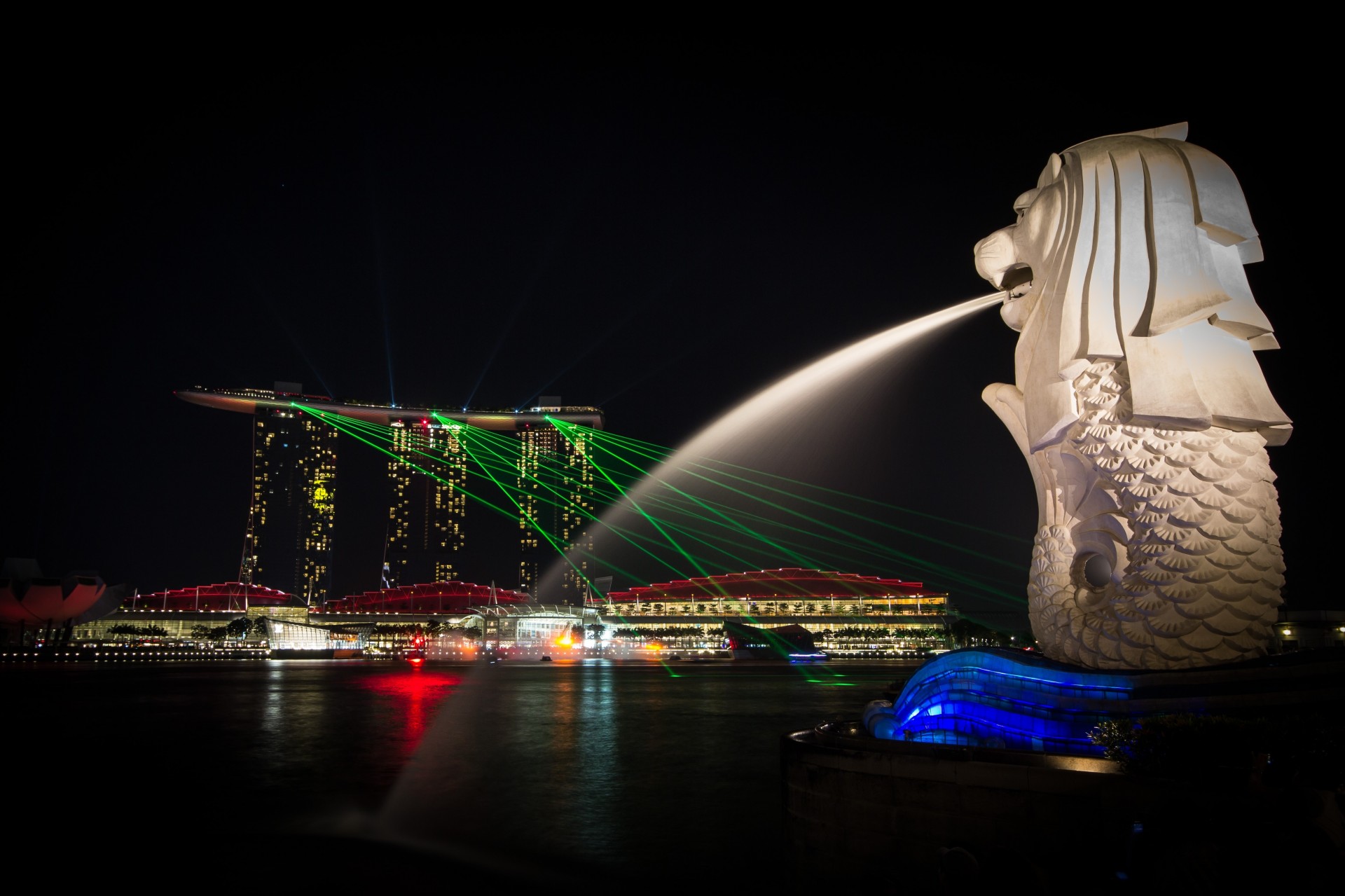 lichter marina bay nacht singapur blendung lasershow marina bay sands hotel