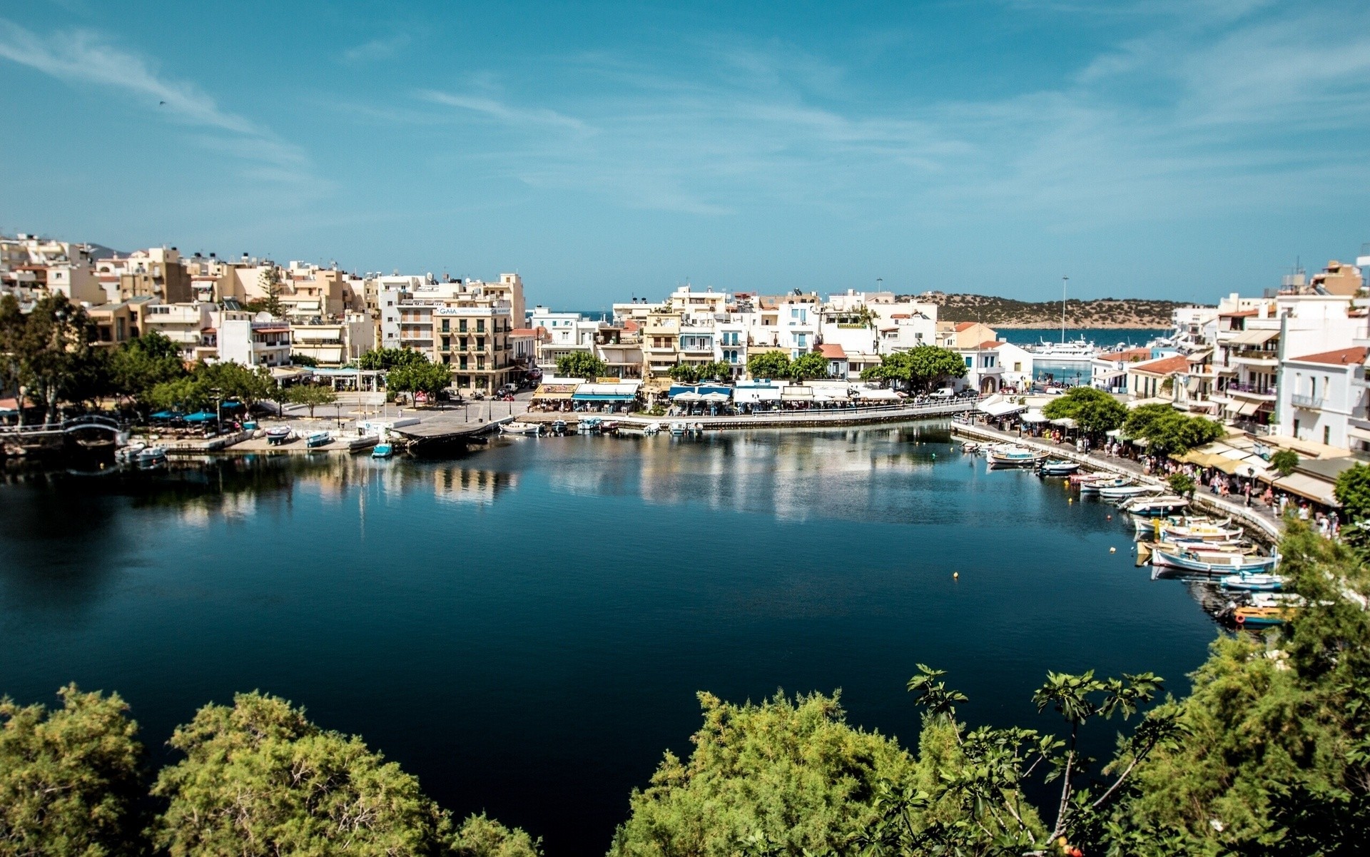 liegeplätze hafen kreta griechenland boote uferpromenade