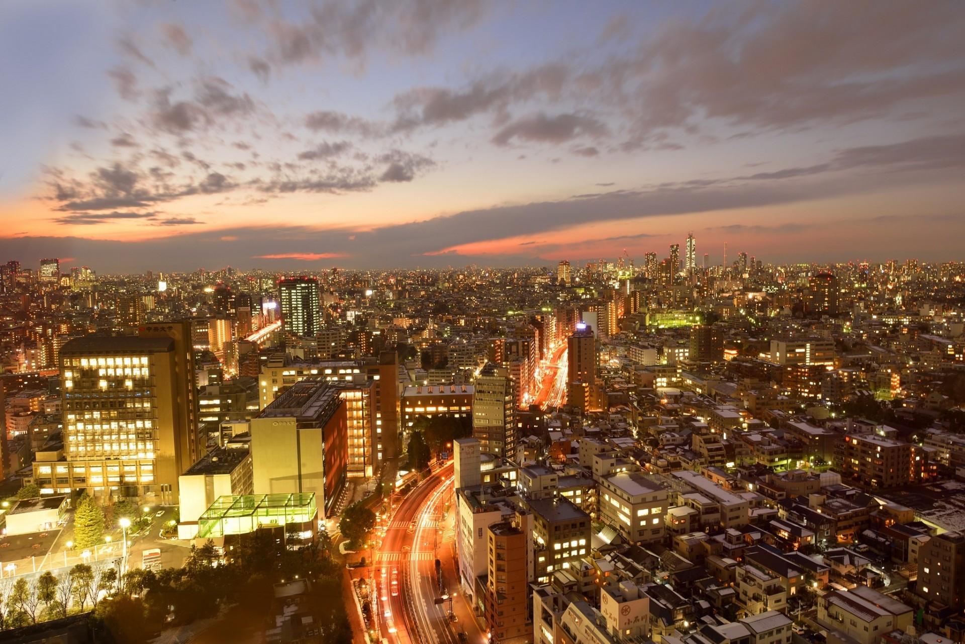 luces oscuridad rascacielos metrópolis japón casas