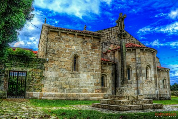 Spagna A Coruña verde e cielo blu