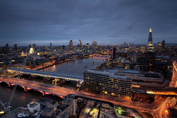 Angleterre Londres quai canari dans la soirée