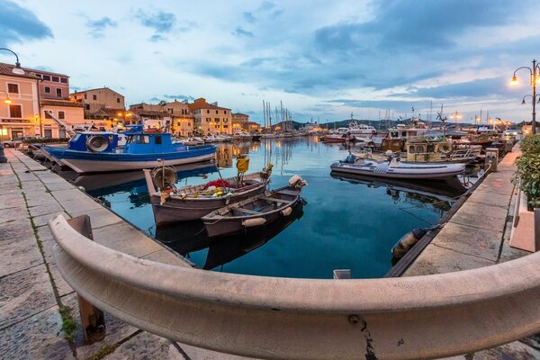 Quai du soir en Italie