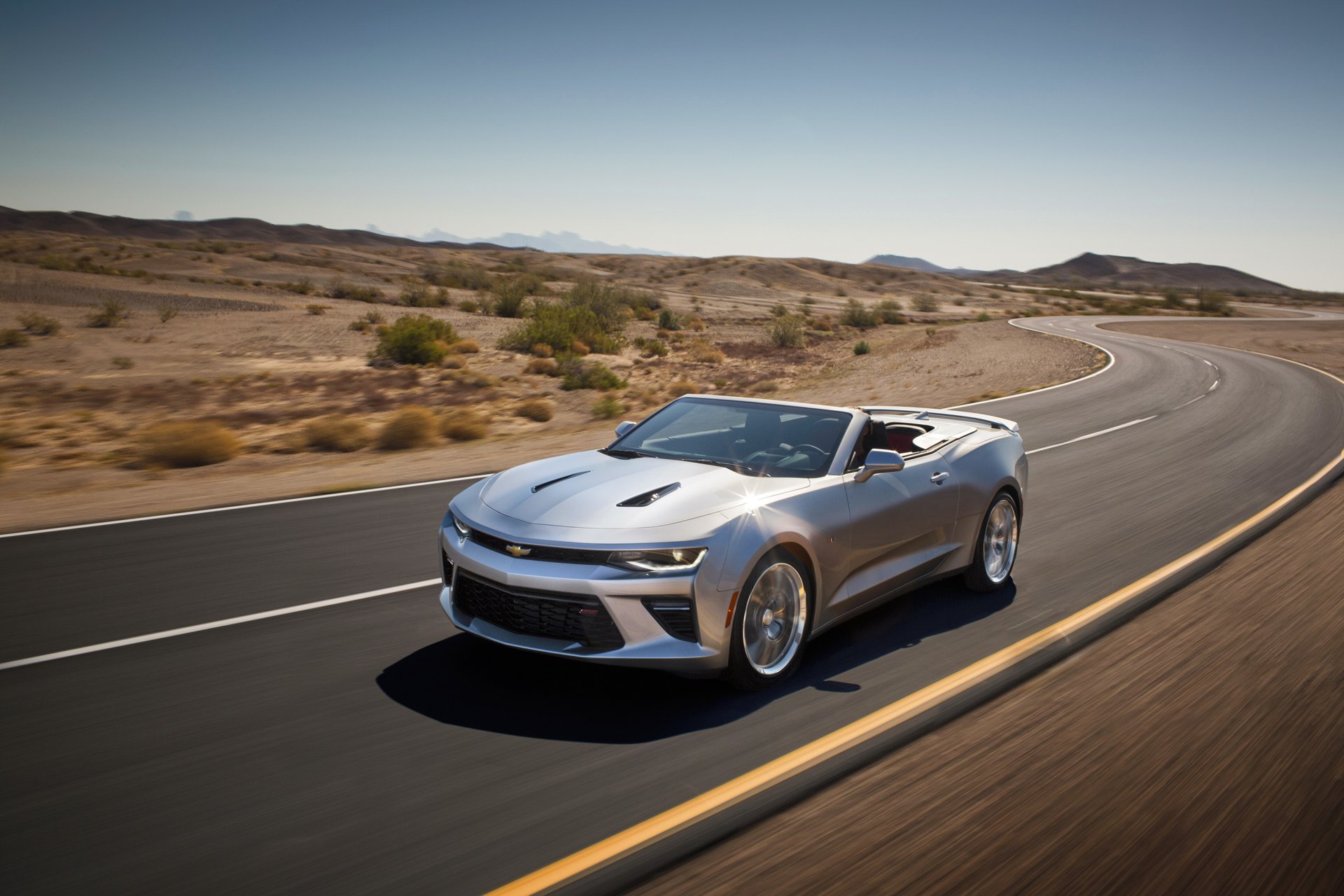 chevrolet camaro ss convertibile auto in movimento