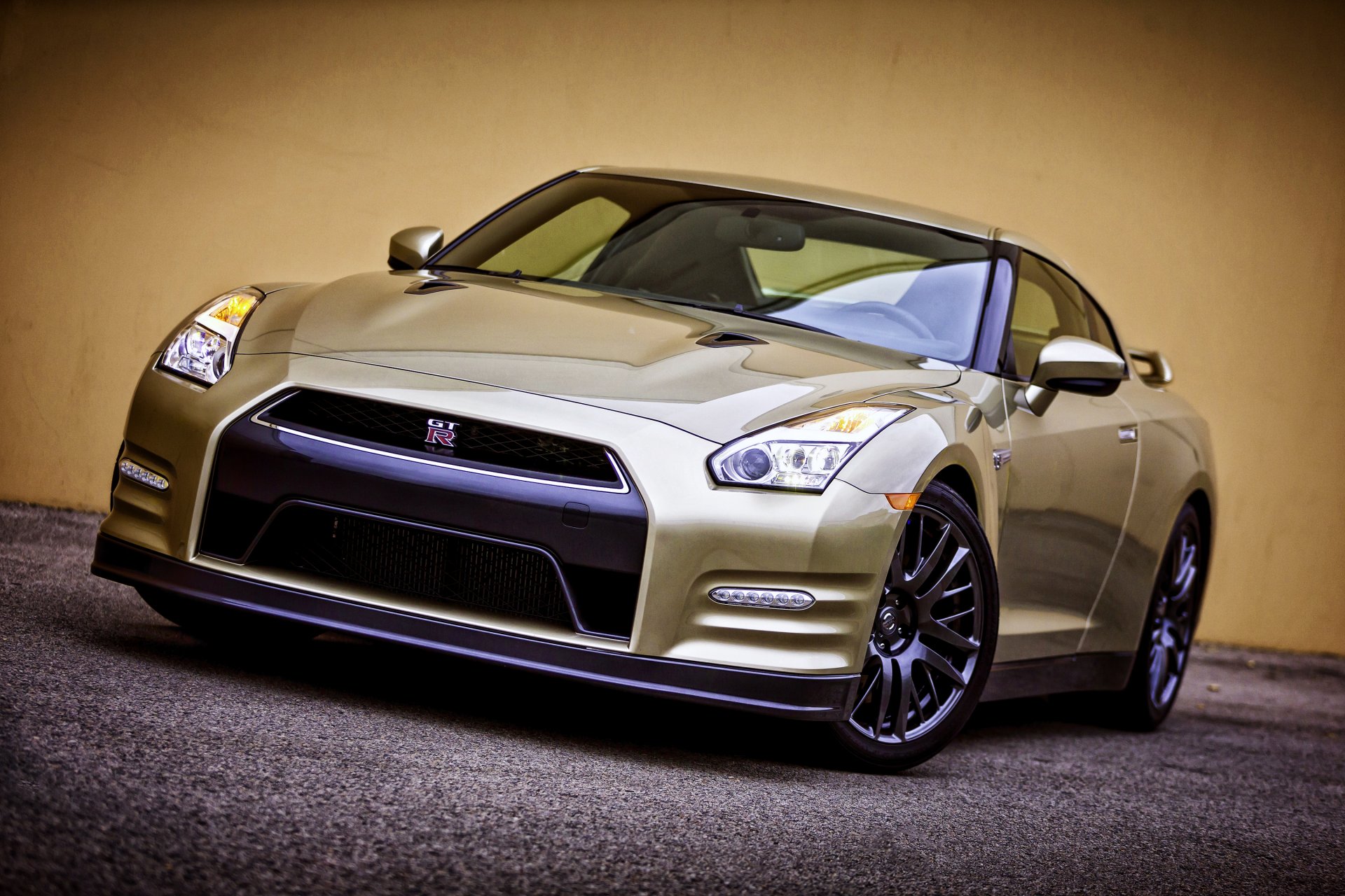 2015 г. nissan gt-r 45-летие gold edition сша-spec r35 ниссан