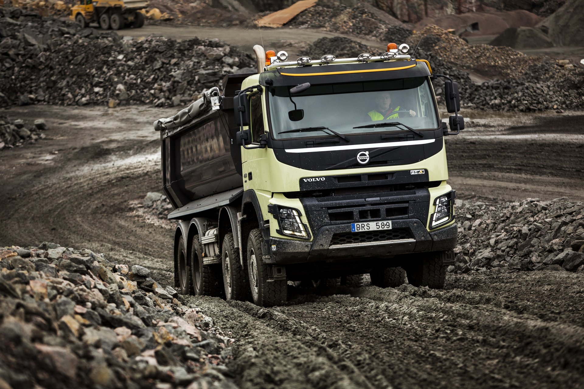 2013 volvo fmx 8x4 volvo selbstwelle lkw steinbruch steine straße staub spezialfahrzeuge