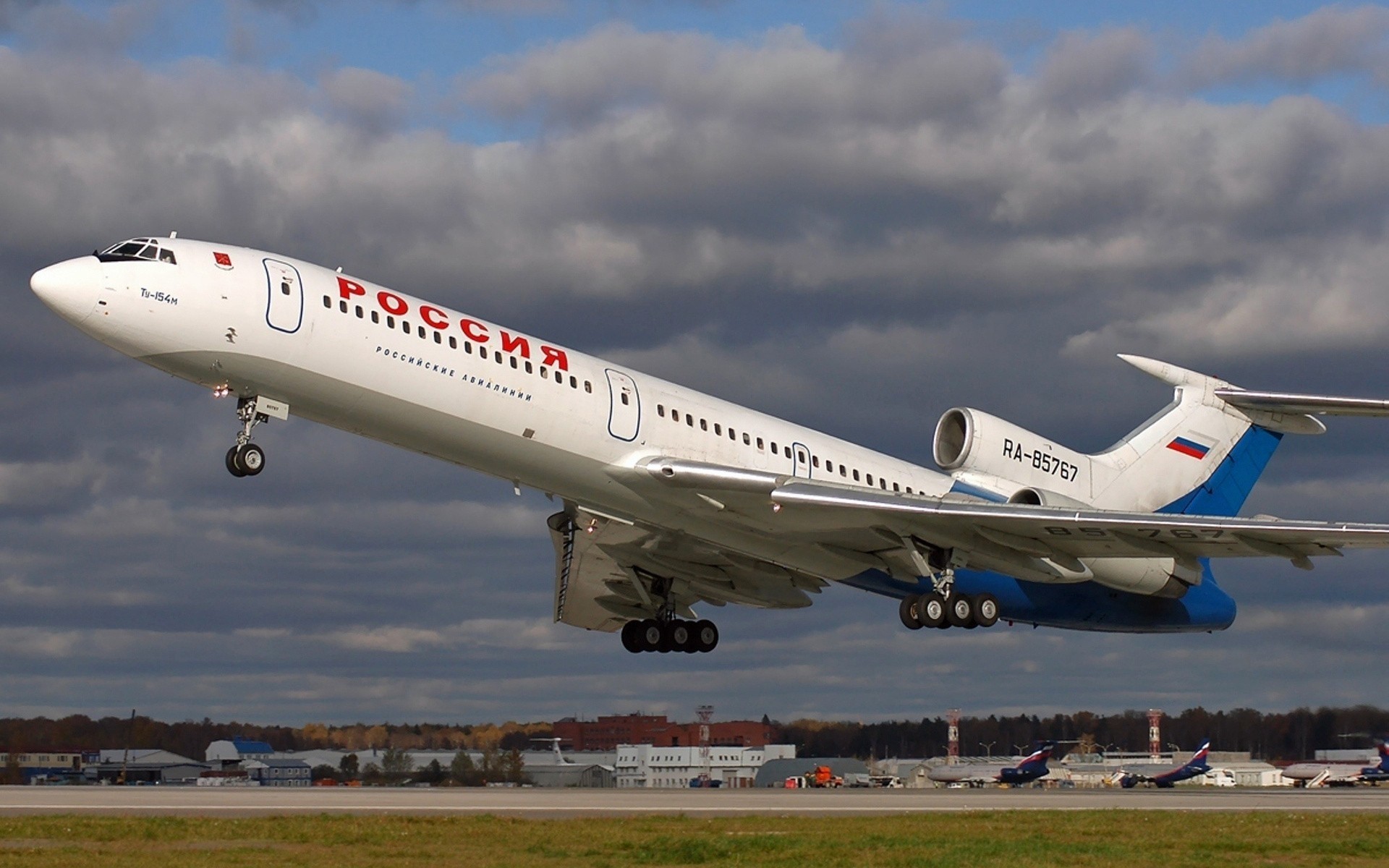 tu-154 grau flugzeug wolke tupolew