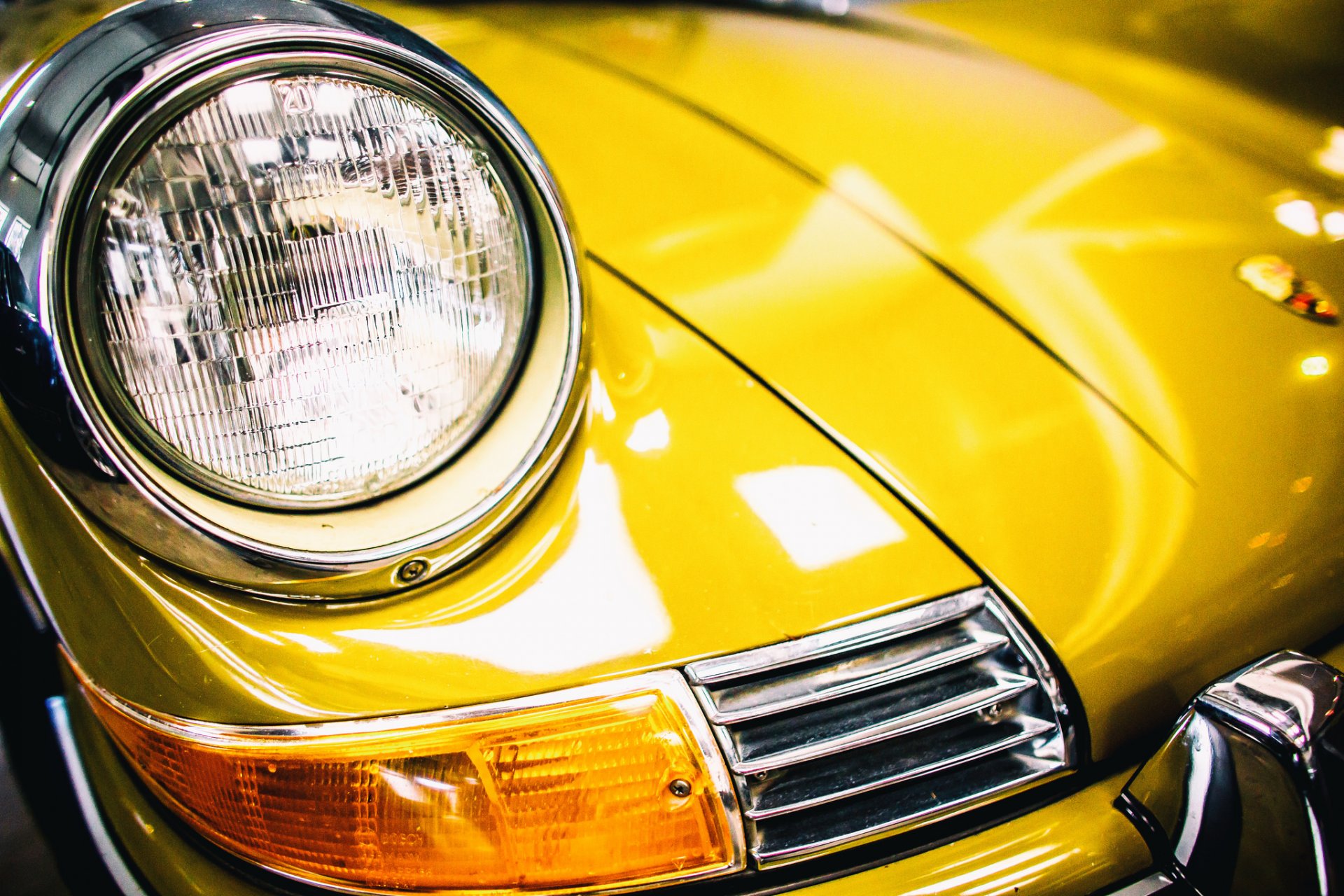 porsche 911t anteriore giallo