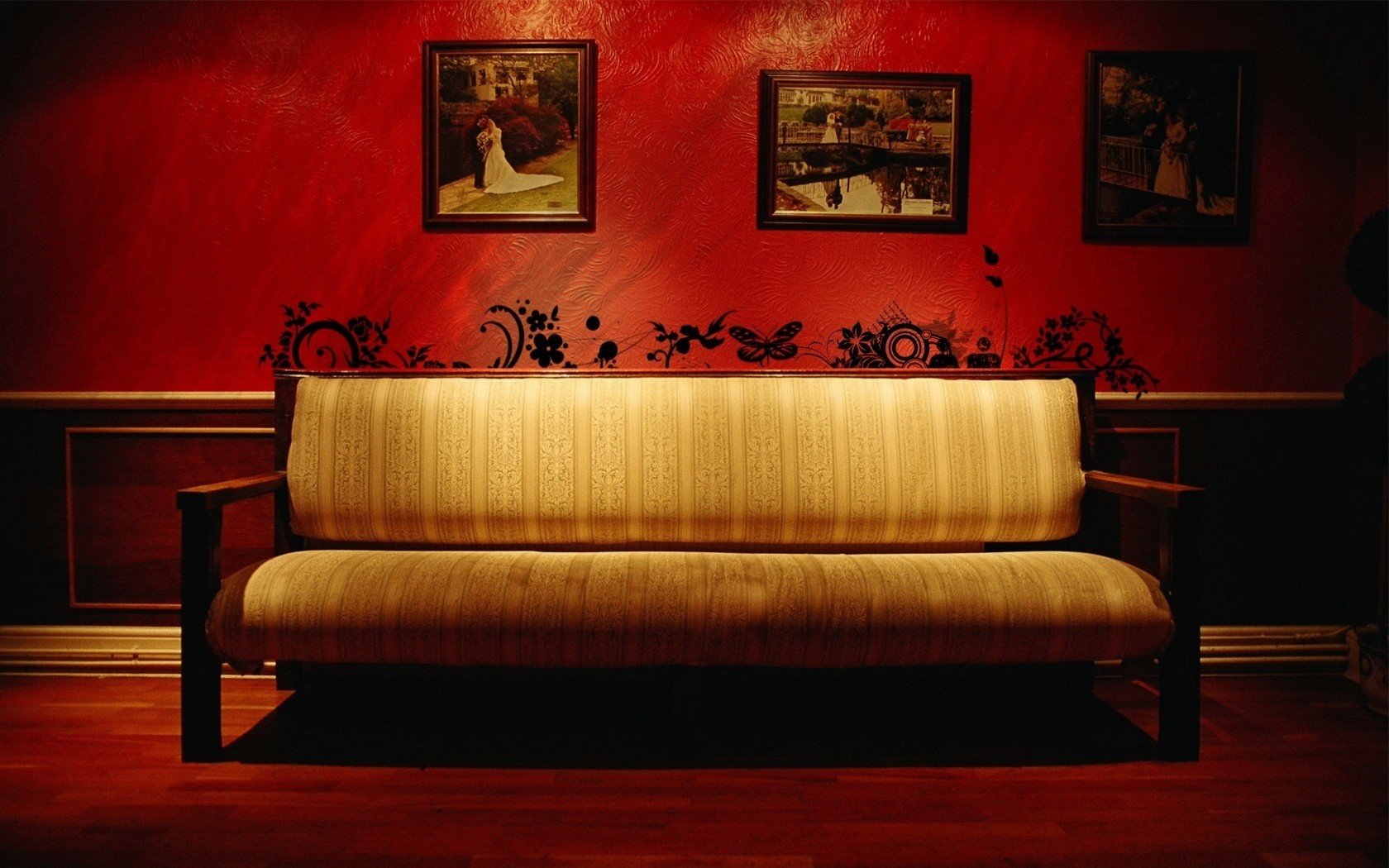 vintage sofa red walls background pattern pictures interior the atmosphere