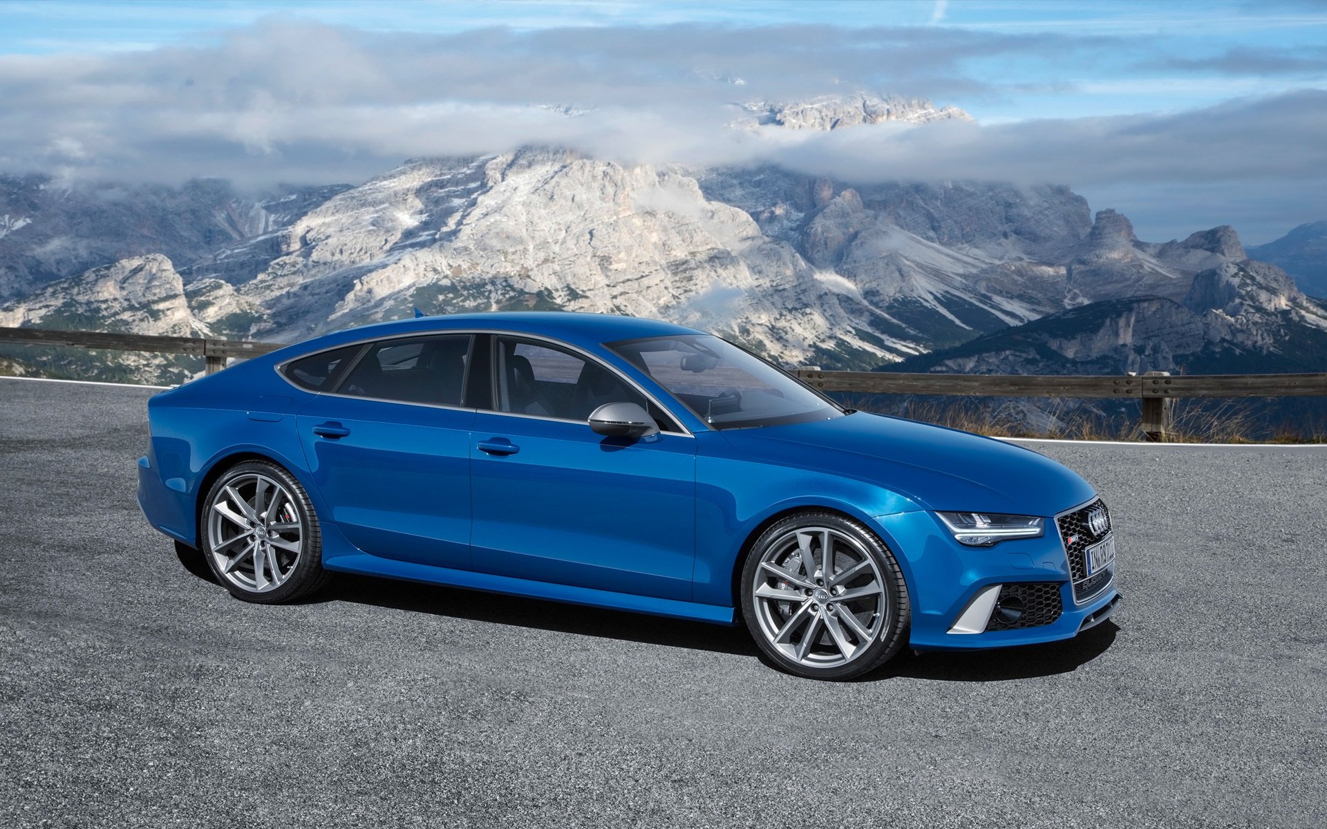 audi rs7 sportback prestazioni audi blu montagna cielo sfondo