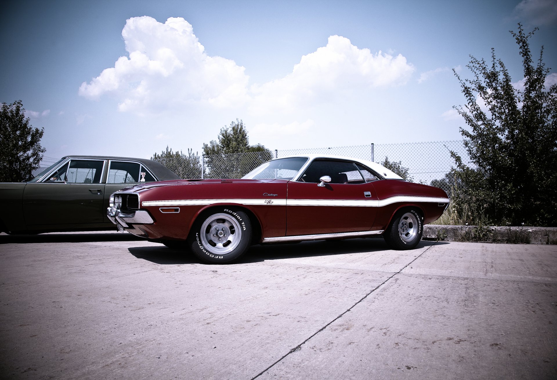 fotógrafo marcus spiske coche del músculo oldtimer esquivar challenger