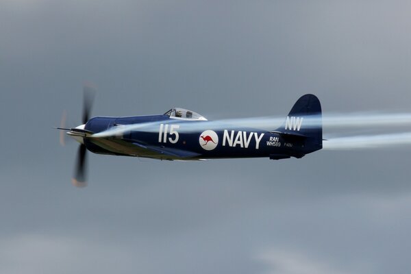 Un avion de la marine australienne rentre chez lui