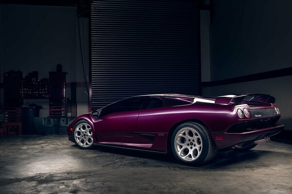 Lamborghini, diablo de couleur violette