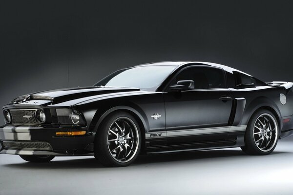 Stilvoller Ford Mustang in Schwarz