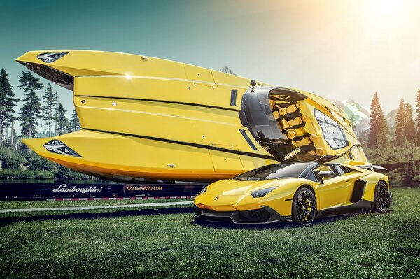 Supercar jaune Lamborghini et bateau