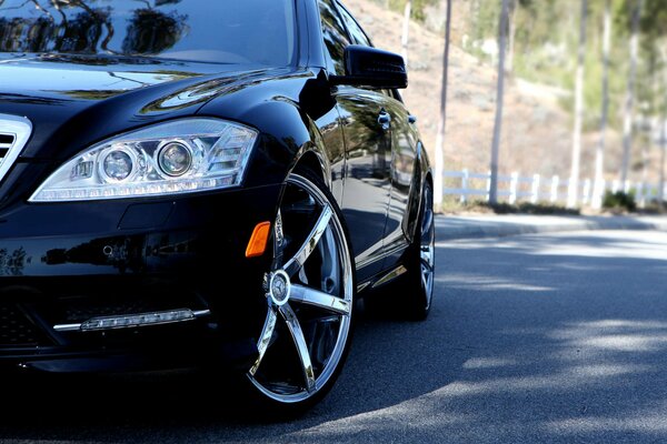 Headlight of a black Mercedes S-classe