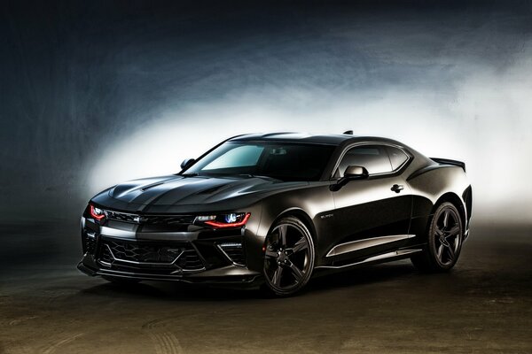 Chevrolet camaro negro en estilo dibujado a mano