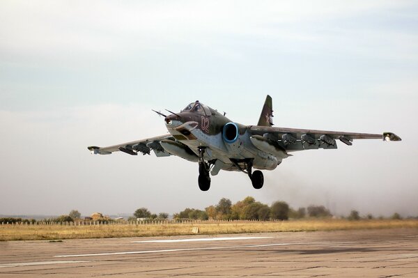 L invention soviétique su-25 est toujours sur la garde de l ordre