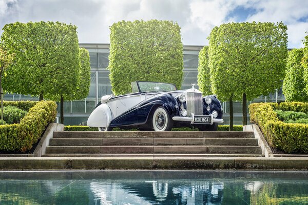 Voiture classique couleur argent