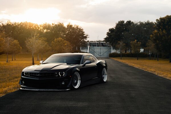 Czarny chevrolet camaro zl1