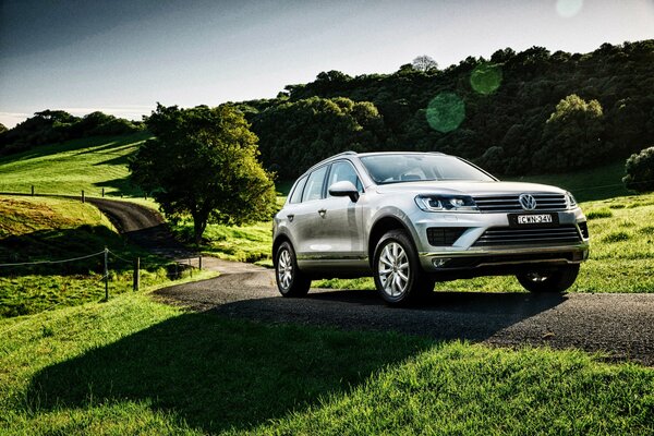 Summer walk behind the wheel of a volkswagen Touareg v6