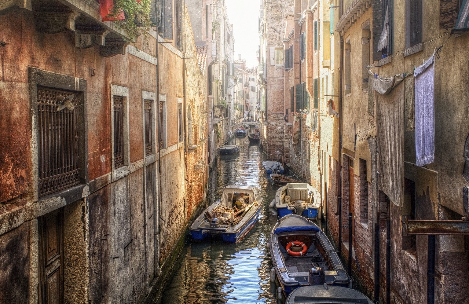 venecia barcos canal casas