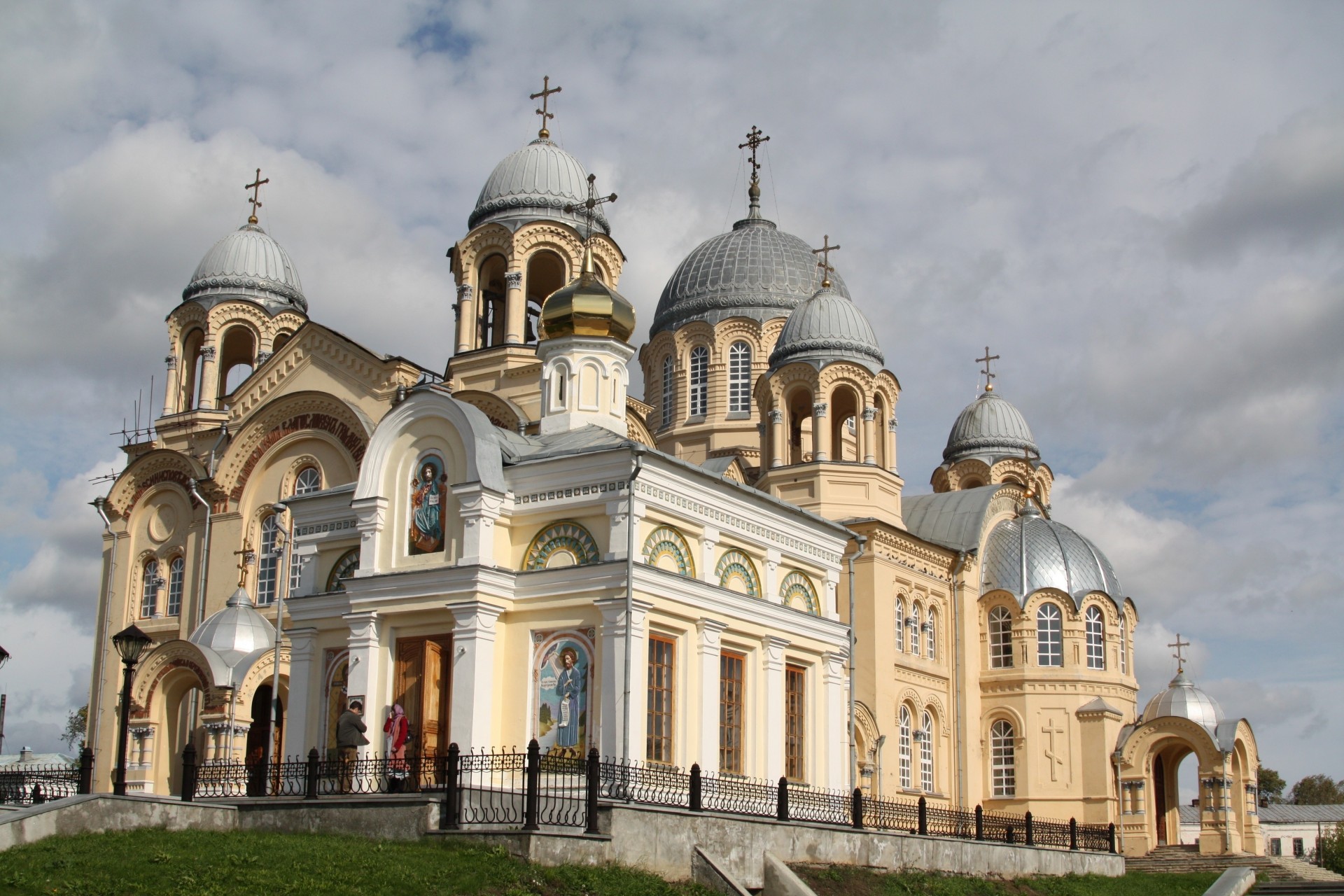 templo catedral arquitectura iglesia nikolskaya krestovozdvizhensky talla verkhoturie pintura cúpula