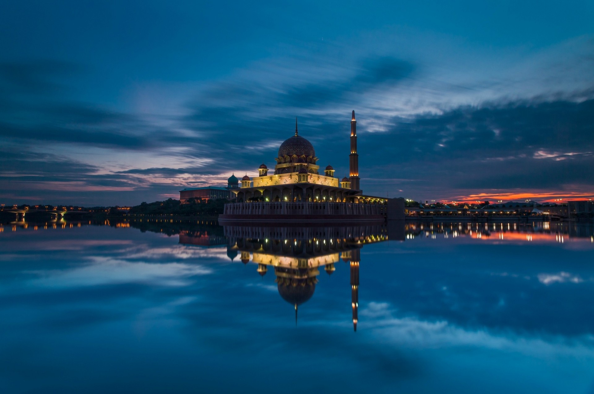 cielo sera tramonto moschea putrajaya stretto malesia nuvole