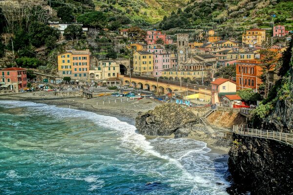 Vista de la costa de Italia con hermosas casas