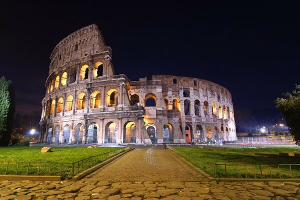 The night beauty of Italy. sights of rome