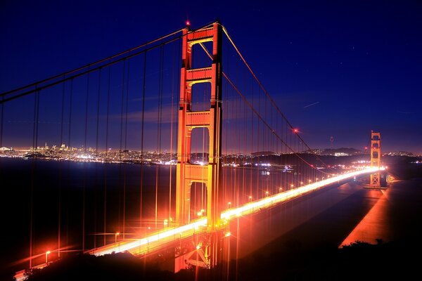 Puente de San Francisco por la noche