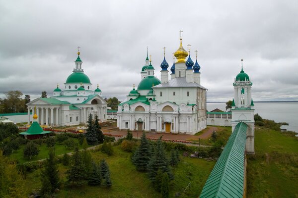 Vista del Cremlino di Novgorod