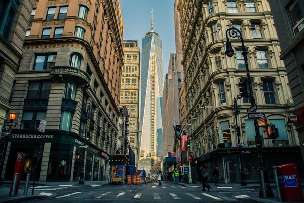 Camino al edificio más grande