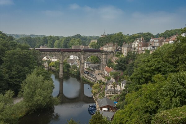 Eine alte Steinbrücke in England