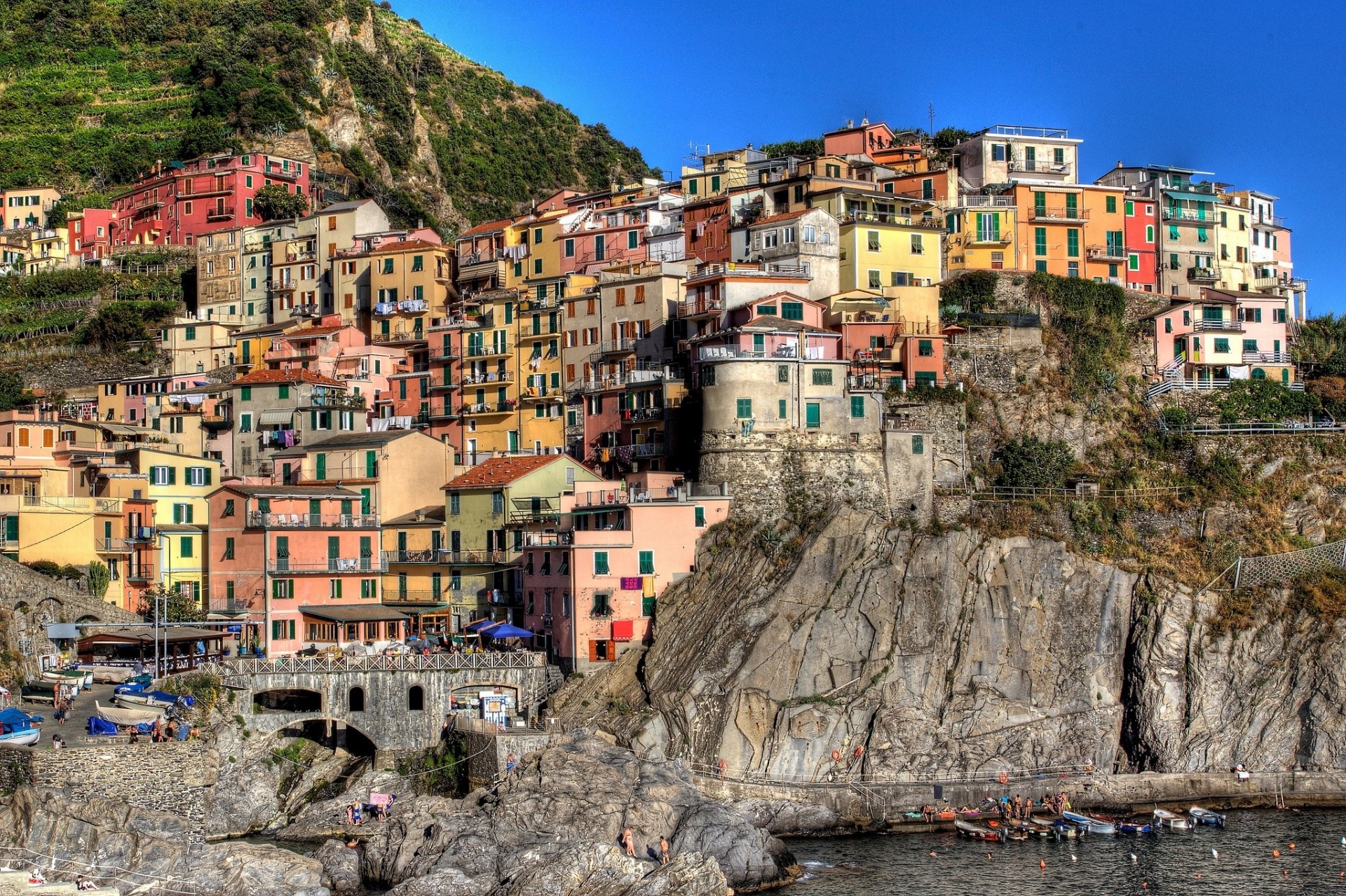 italien manarola gebäude cinque terre felsen häuser