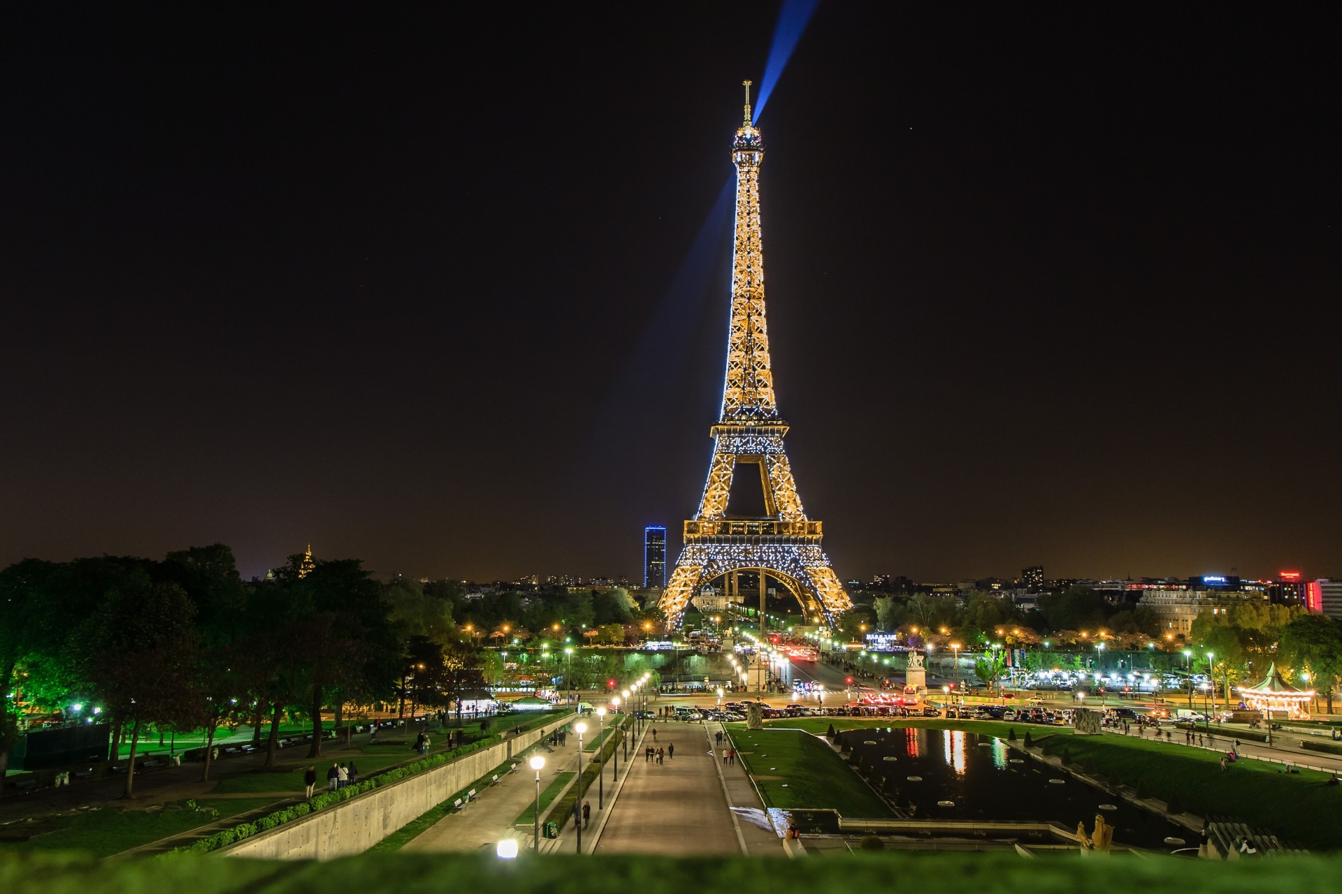 paris eiffel tower