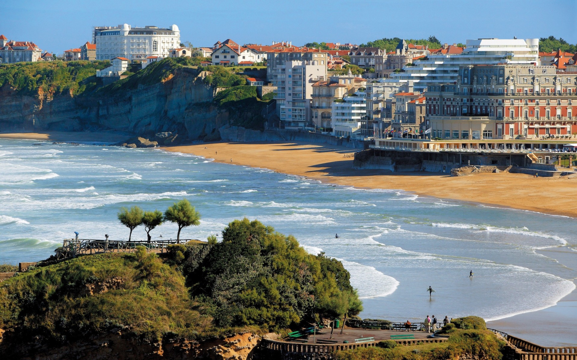 plage côte vague mer montagnes