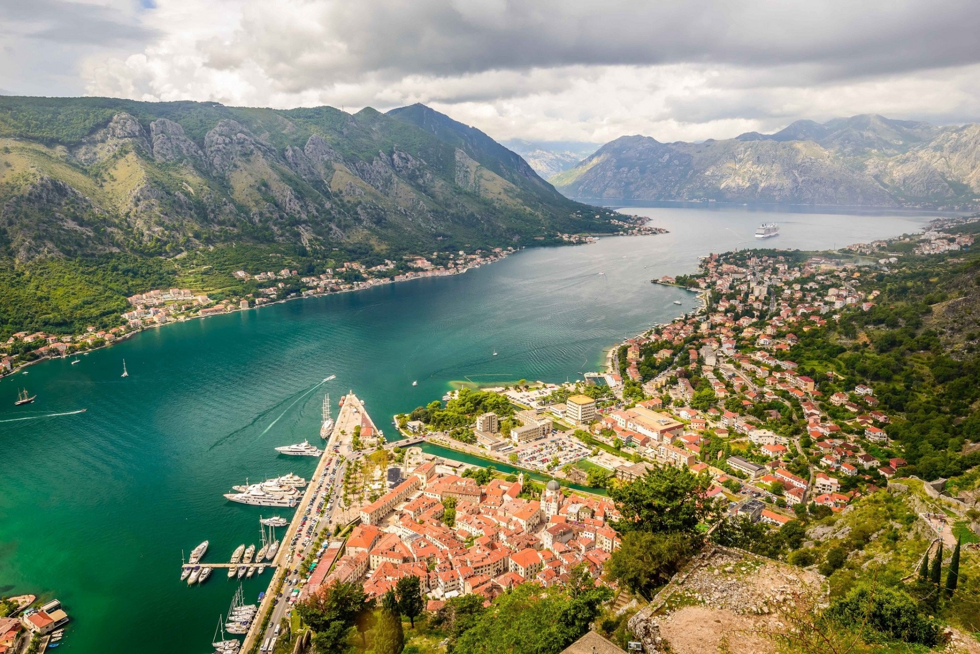 kotor monténégro baie de kotor baie de kotor panorama montagnes chaîne de lovcen