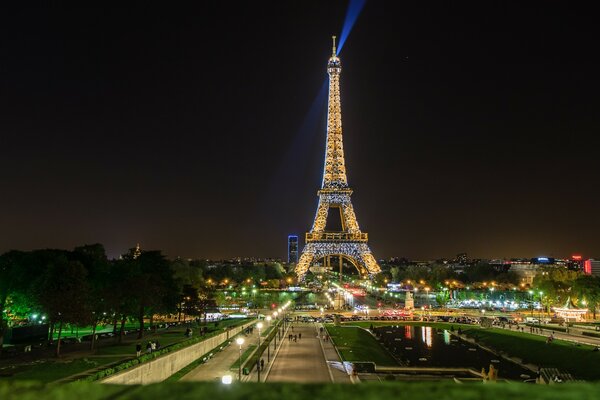 Belle tour Eiffel à Paris