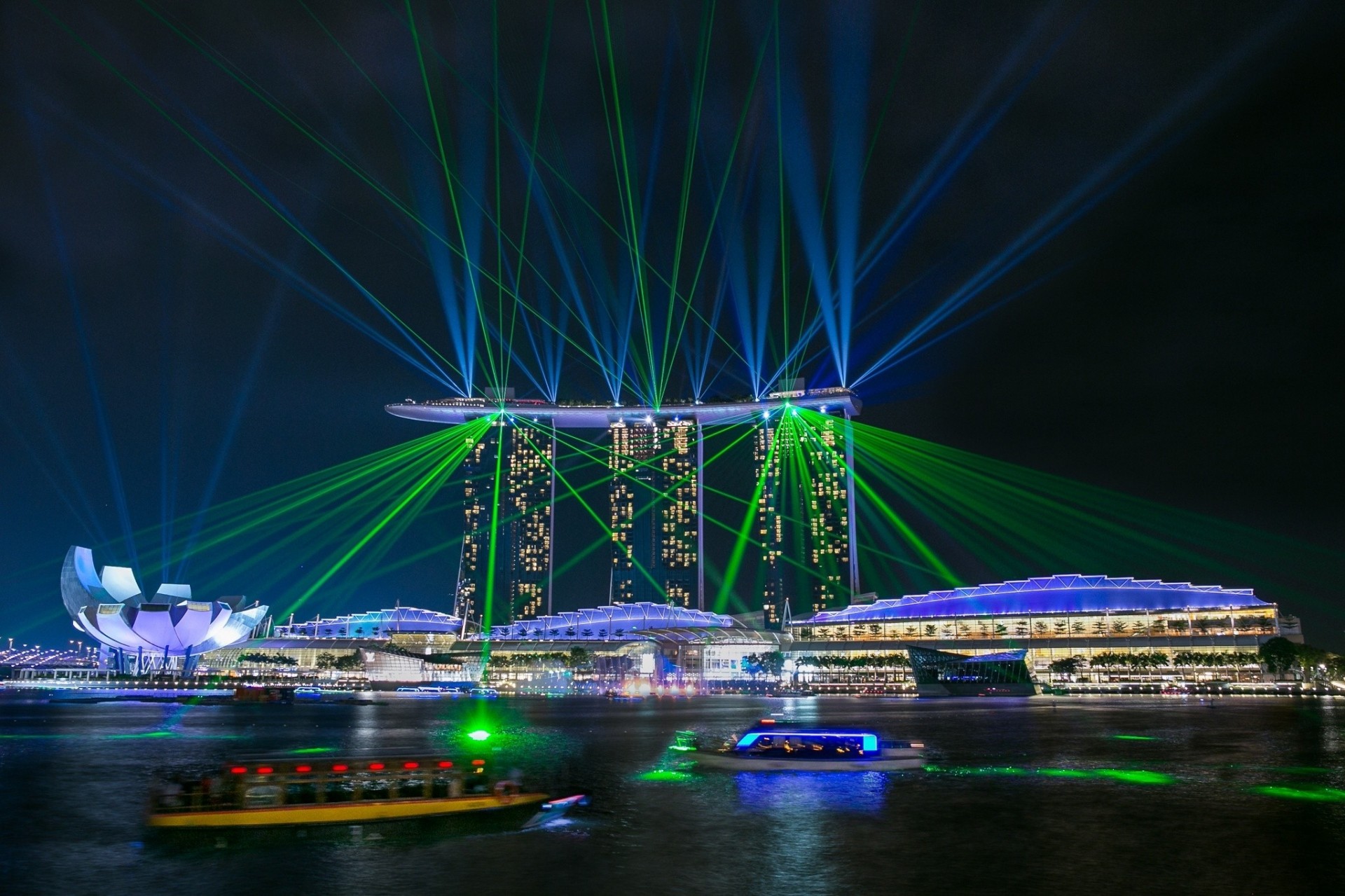 lichter marina bay nacht singapur blendung lasershow marina bay sand