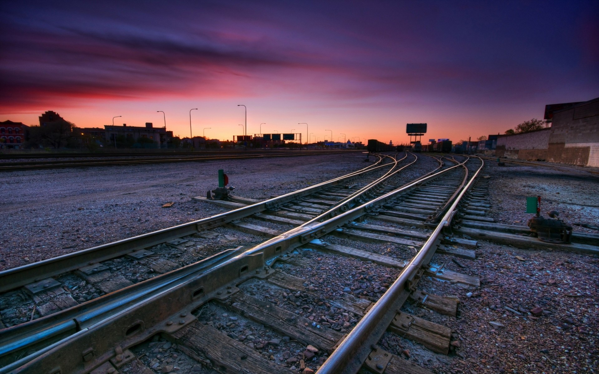 ferrovia tramonto città