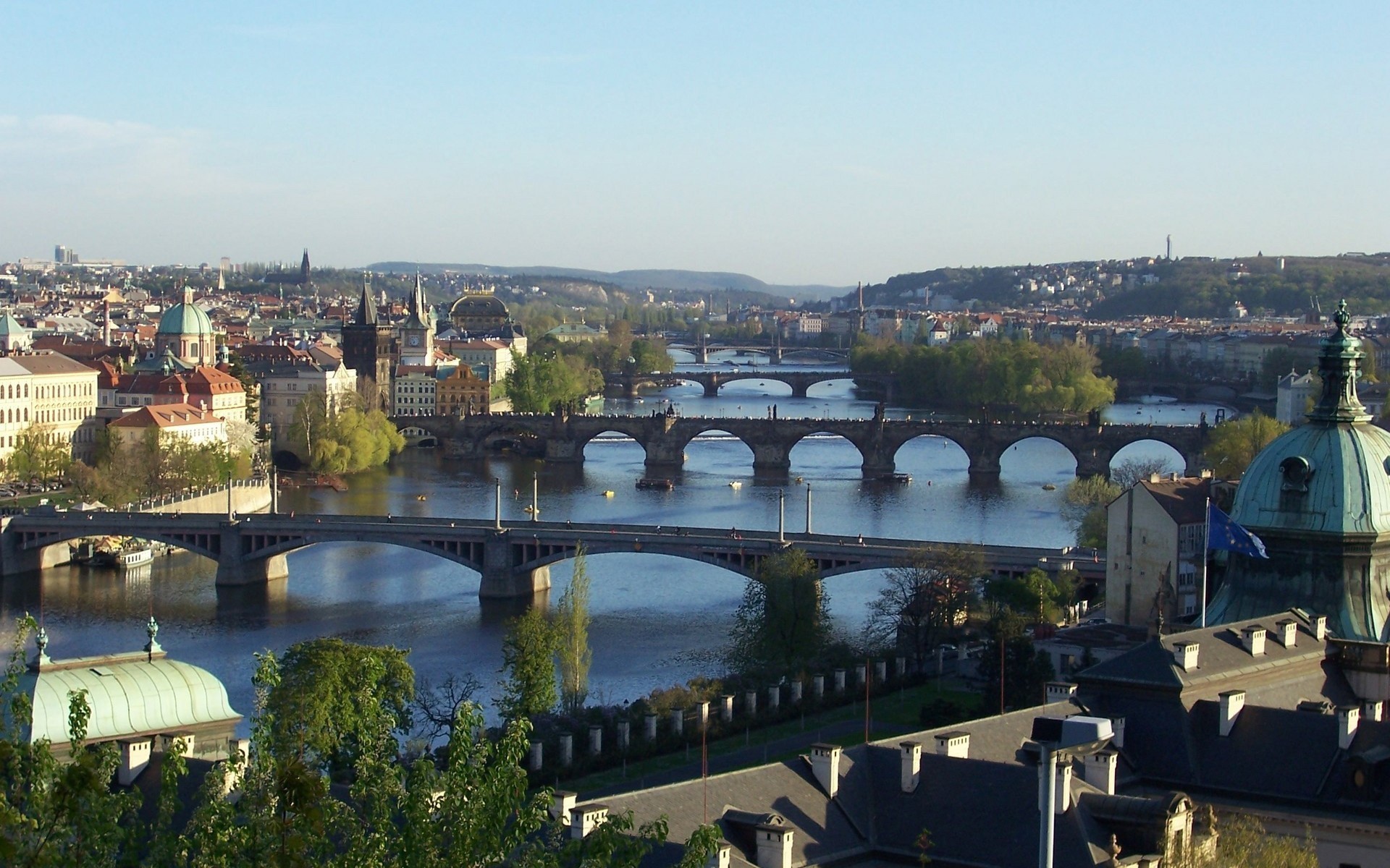 schön aussicht brücke über stadt prag tschechische republik fluss moldau. auf panorama