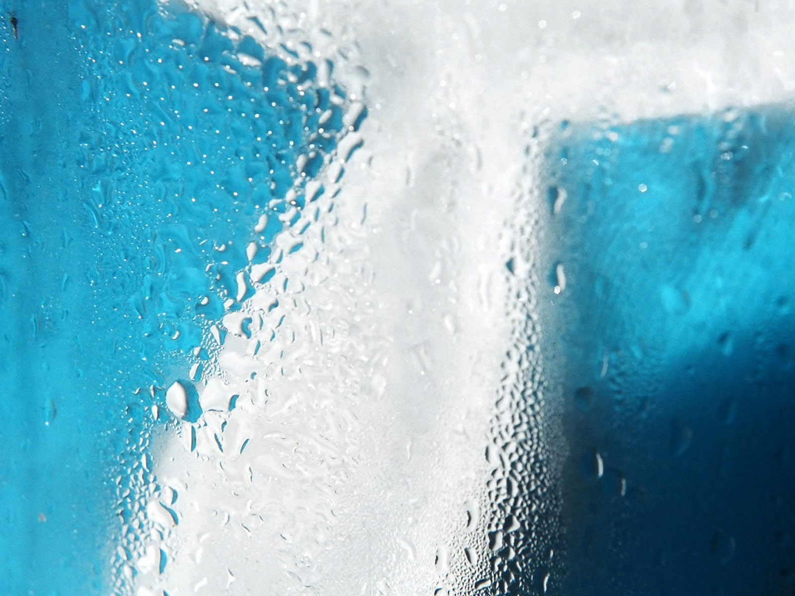 tropfen glas blau