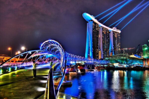 Pont en spirale à Singapour