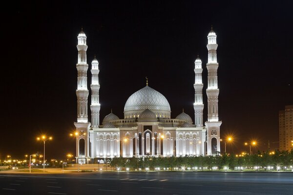 Vue nocturne de la mosquée