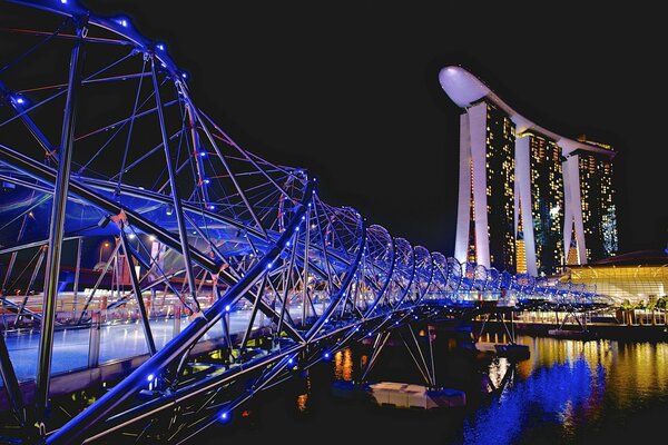 Leuchtende Lichterbrücke in Singapur