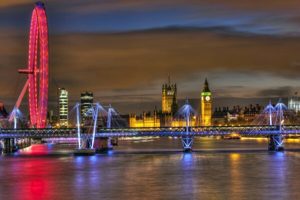 Fresco iluminación noche Inglaterra